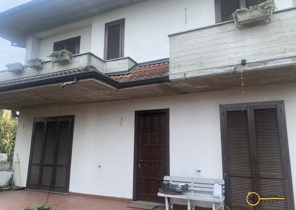 For Sale Villas undefined - Large semi-detached solution Locality 
