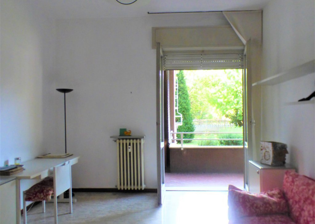 For Sale Apartments Carugate - Large three-room apartment Locality 