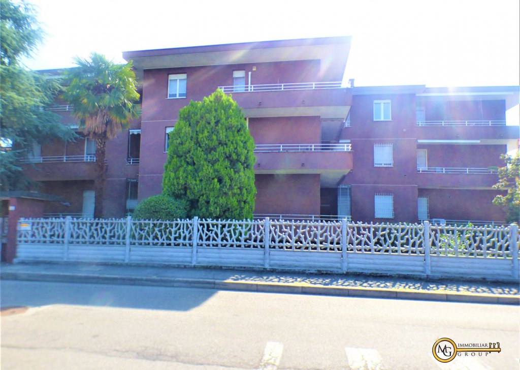For Sale Apartments Carugate - Large three-room apartment Locality 