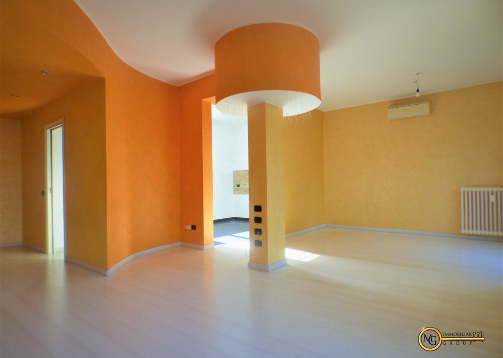 For Sale Apartments undefined - Interesting four-room apartment Locality 