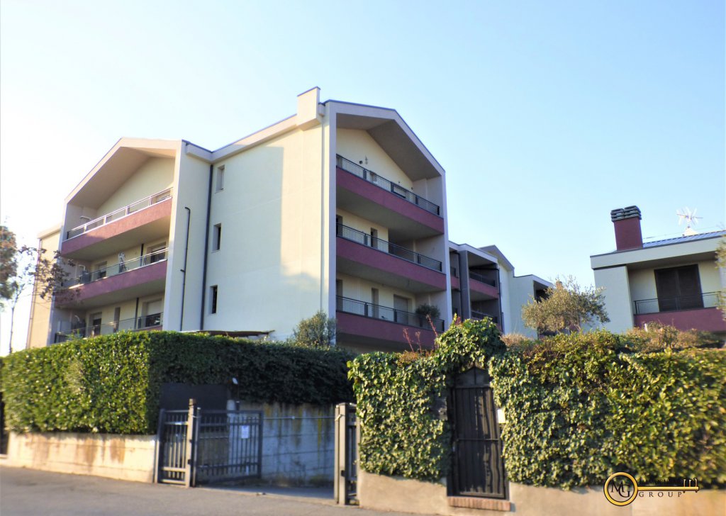Vendita Appartamenti Liscate - In Condominio appena rifatto Località Liscate - Per info 331 3082086 email: vignate@mgimmobiliaregroup.it