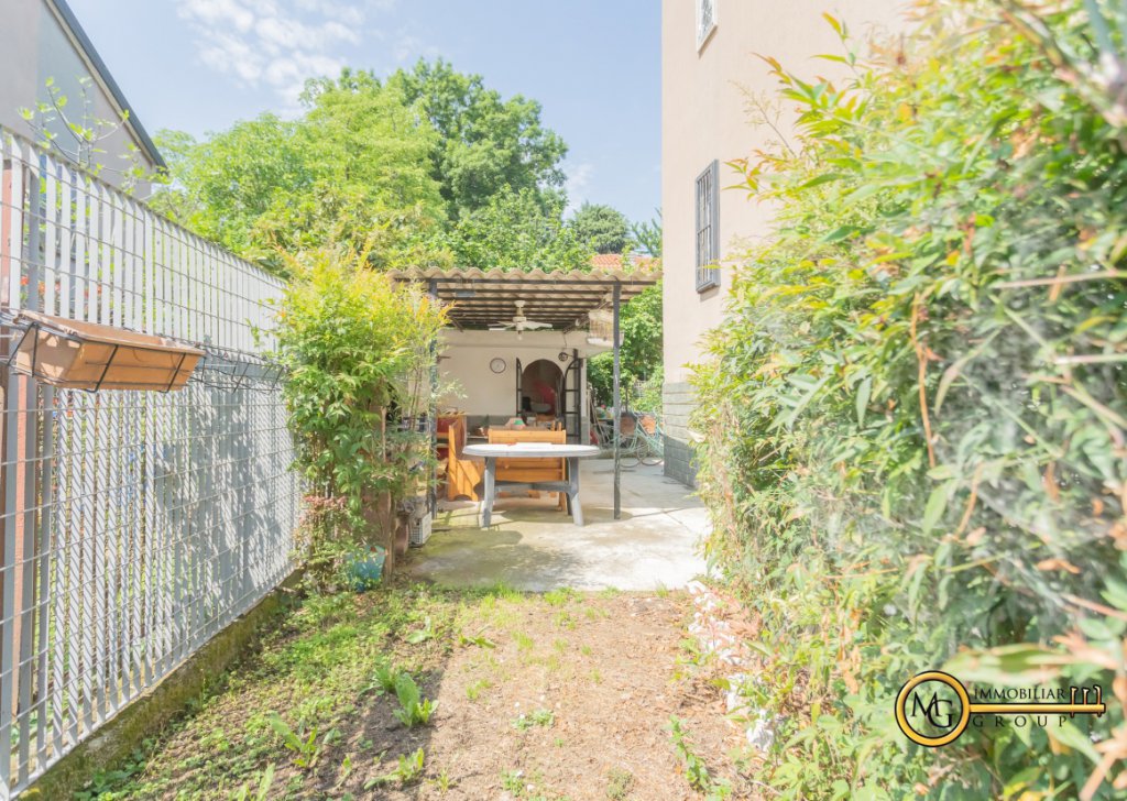 For Sale Apartments Rhône - THREE-ROOM APARTMENT WITH GARDEN Locality 