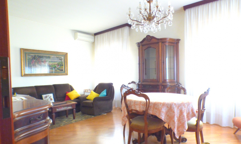 Spacious independent apartment with garden