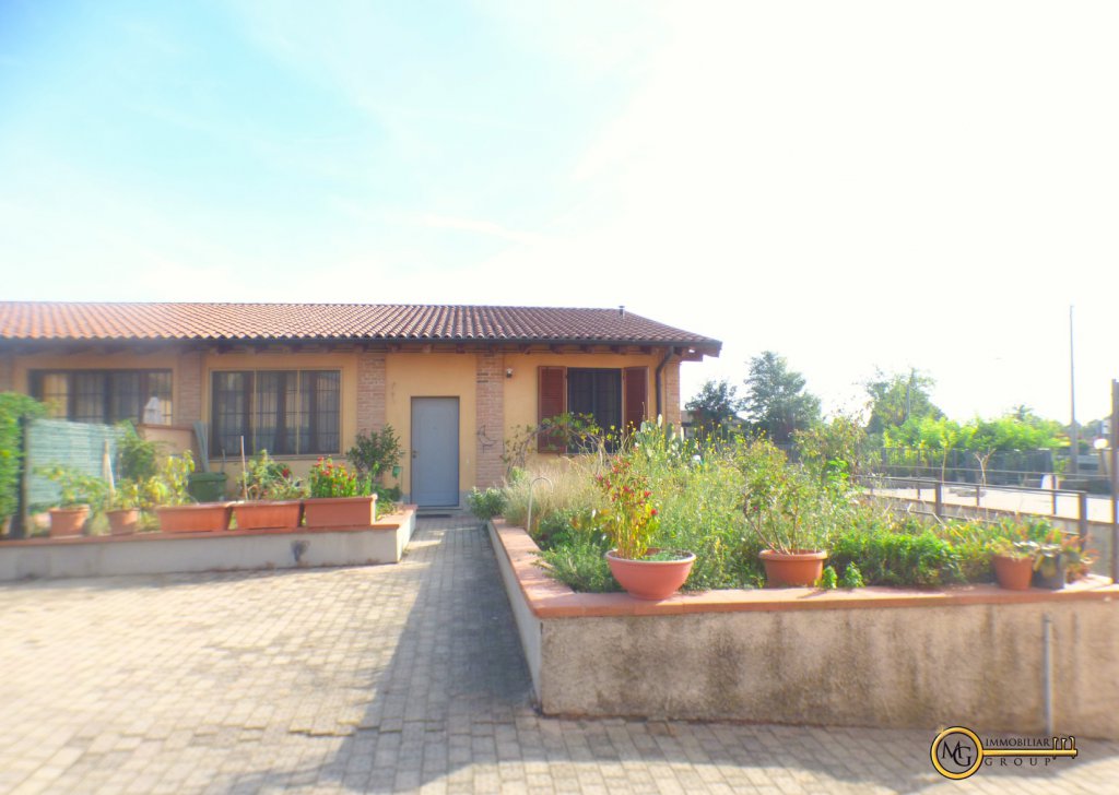 For Sale Terraced villa undefined - Villa with Garden in San Pedrino Locality 